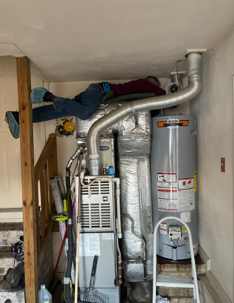 Plumber providing 24/7 emergency service for commercial flood.